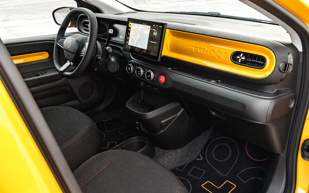 Interni della Renault Twingo E-Tech electric 2026 Color Jaune Mango